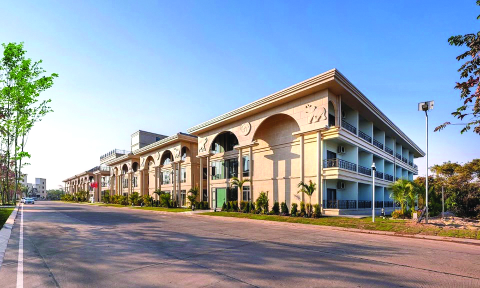 Mặt tiền Khu nghỉ dưỡng Gold Phuc Resort (Thủ đô Viêng Chăn, Lào).