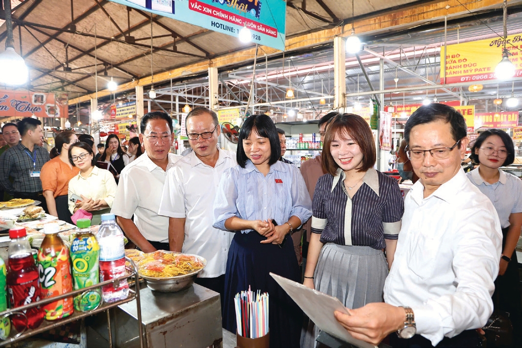 Đoàn Đại biểu Quốc hội thành phố Hải Phòng giám sát việc thực hiện chính sách pháp luật về an toàn thực phẩm tại phường Hải An, ngày 04/9/2026.