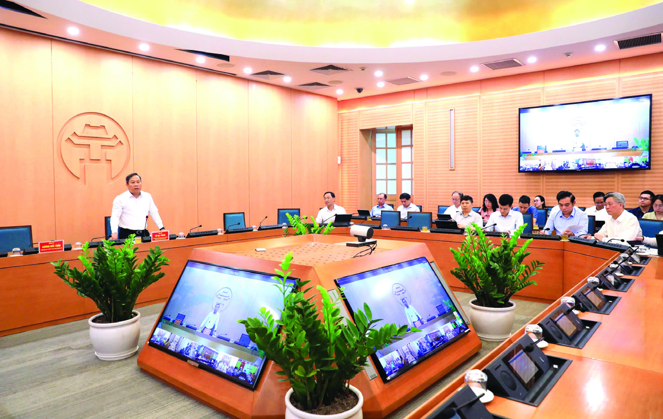 Ủy viên Trung ương Đảng, Phó Bí thư Thành ủy, Chủ tịch UBND thành phố Hà Nội Vũ Đại Thắng chủ trì cuộc họp với lãnh đạo các sở, ngành, UBND các xã, phường về công tác cải cách hành chính, ngày 16/4/2026